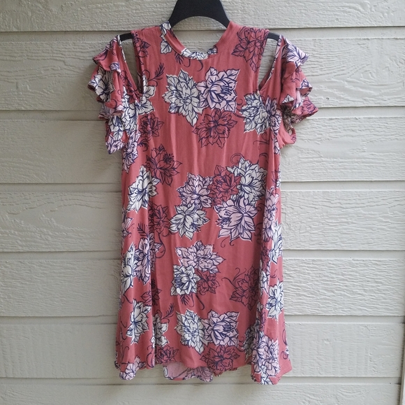 Others Follow Jolene Flutter sleeve cold shoulder - Picture 7 of 8